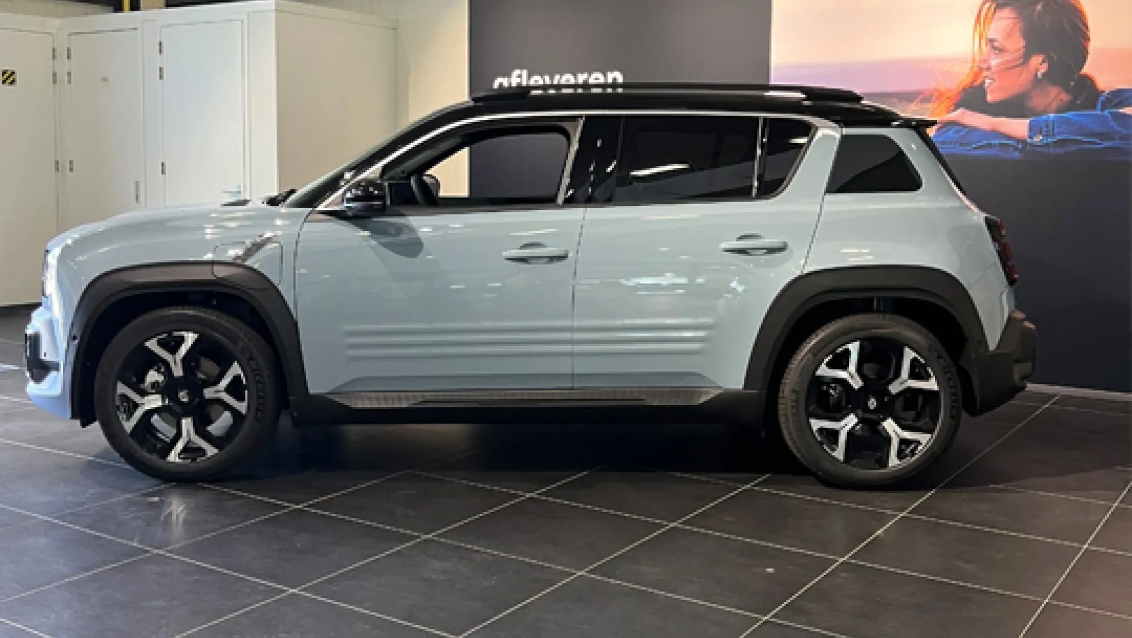 renault 4 showroom zijkant